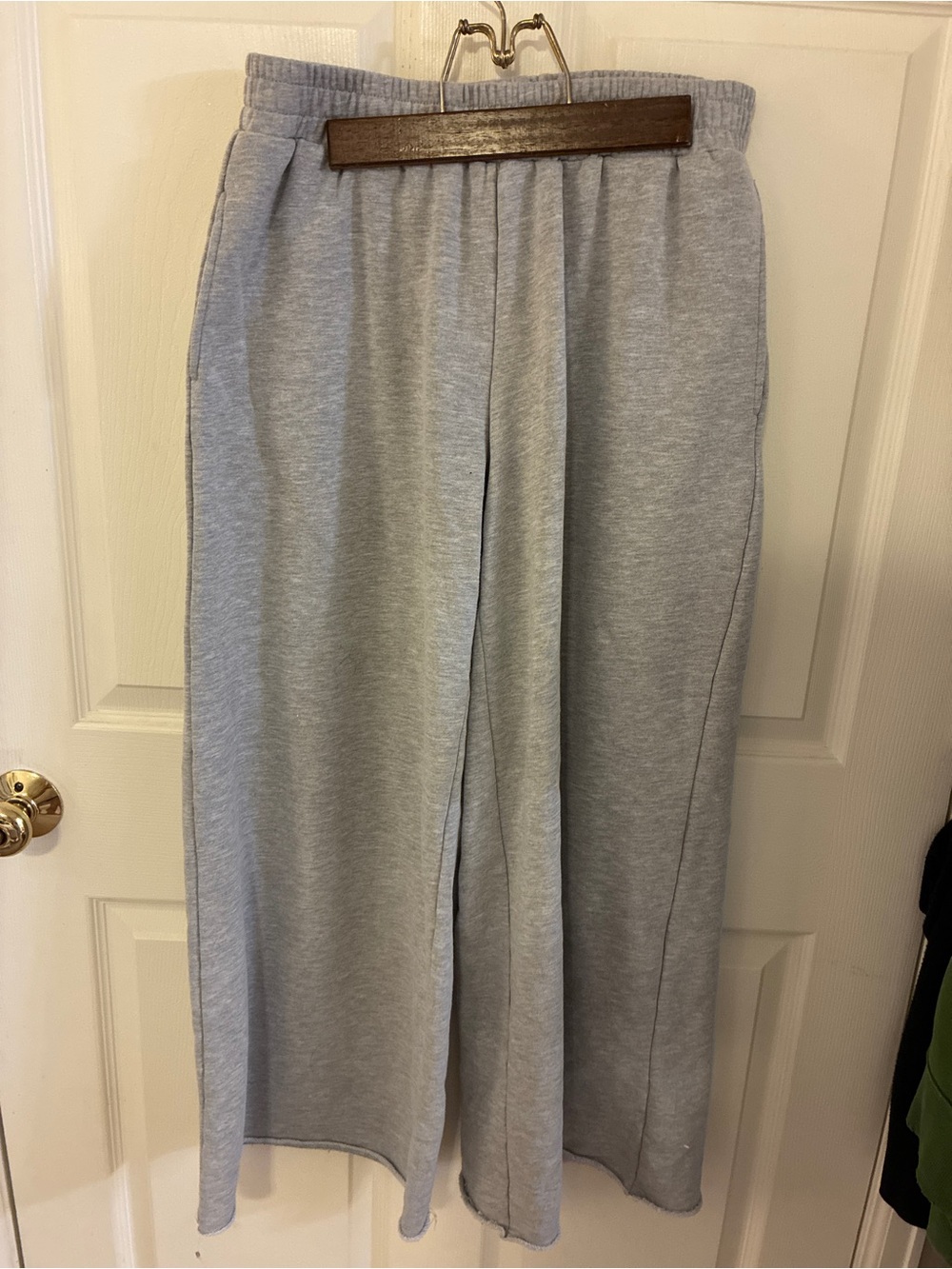 Women’s Light Gray Wide-Leg Sweatpants with Elastic Waist